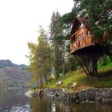 Amazing Tree House With Lake View