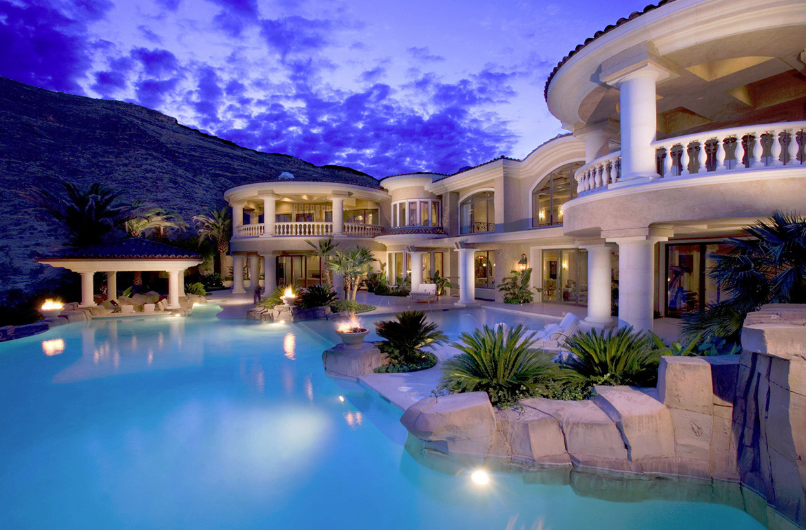 Amazing Mansion with Pool and View
