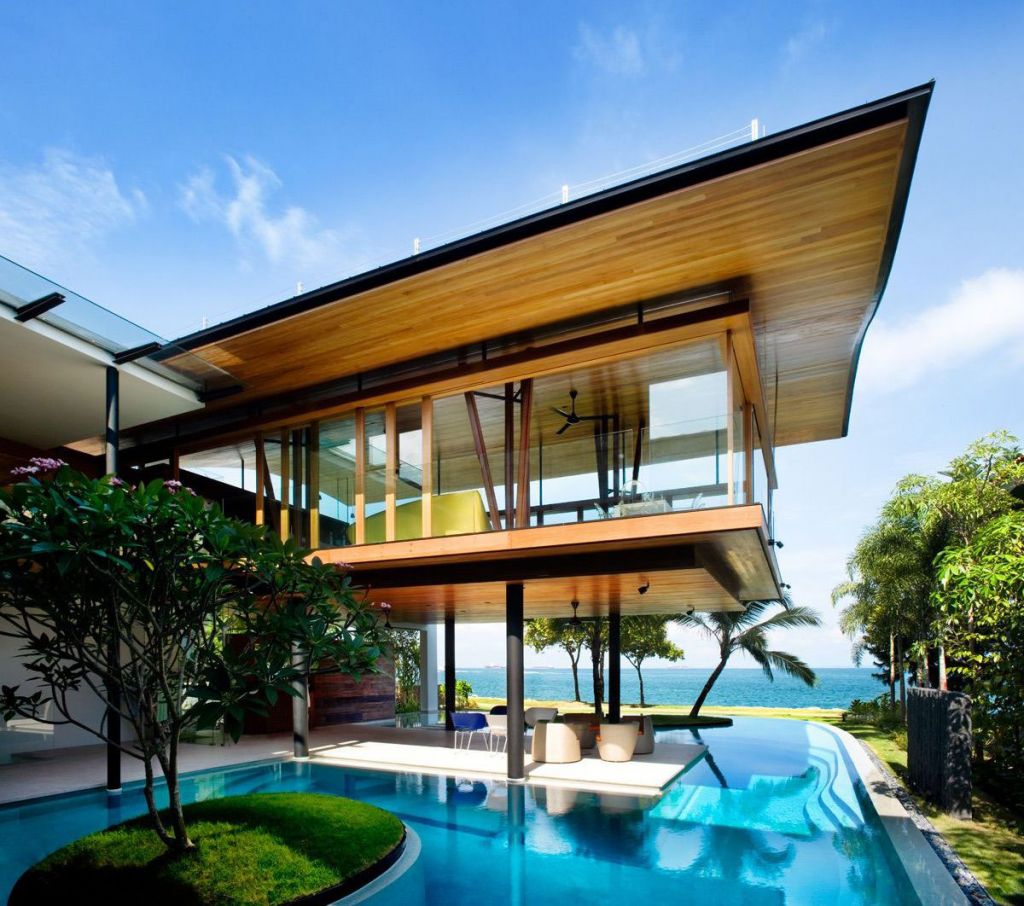 Amazing Pool Under Balcony